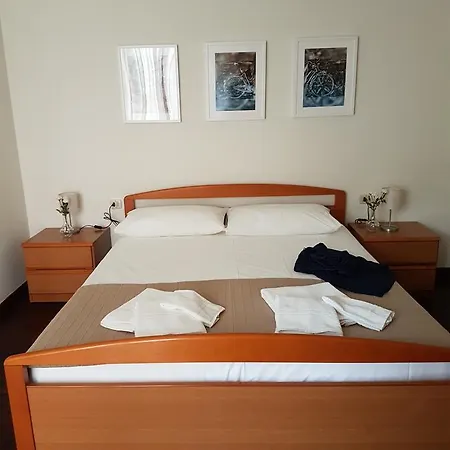 Apartment Ai Pini Con Posto Auto